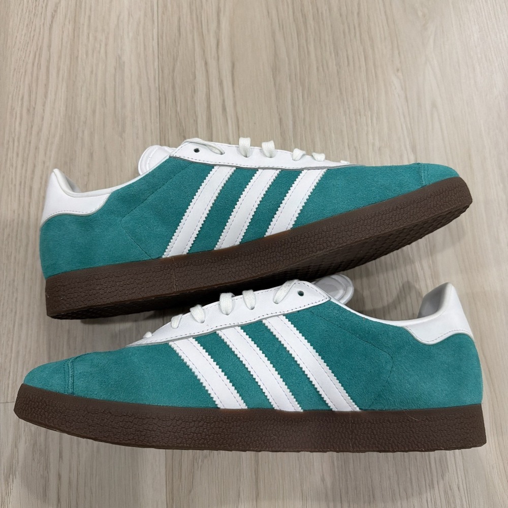 adidas Liverpool FC x Gazelle Third Kit JR4159 Size 11 BRAND NEW DS - Picture 3 of 11